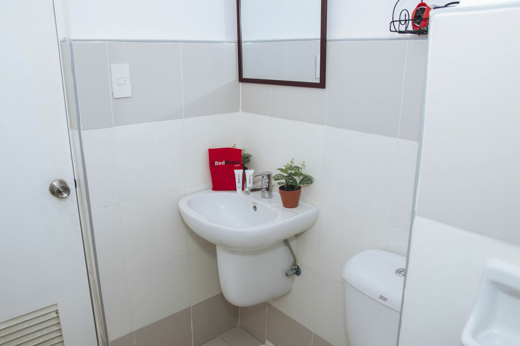 Reddoorz Plus @ Buendia Ave Makati Makati City Extérieur photo